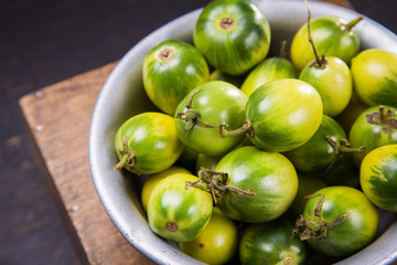 some green tomatoes