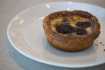 hot fresh blueberry tart fruit pie / blueberry pie