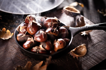 Heiße Maronen (frisch zubereitet) 