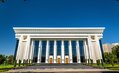 Obraz premium Palace of International Forums 'Uzbekistan' on Amir Temur Square in Tashkent