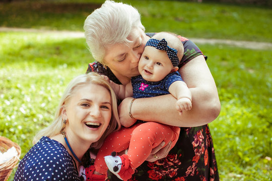 Stunning capture of three generations of women on one picture
