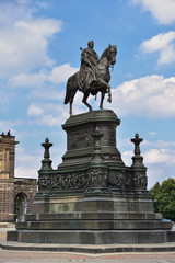 Fototapeta na wymiar König-Johann-Denkmal in Dresden