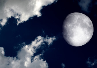 Plakat The moon in the night sky in clouds