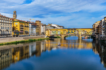 Fototapeta premium Ponte Vecchio in Florence , Italy