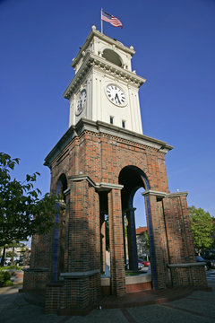 clock-tower n flag