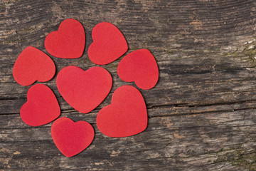 Obraz premium Read heart on wooden background.Valentines Day background with hearts.