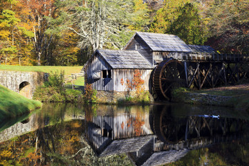 Fototapeta na wymiar Historic Mabry Mill on the Blue Ridge Parkway in Meadows of Dan, Virginia in the fall