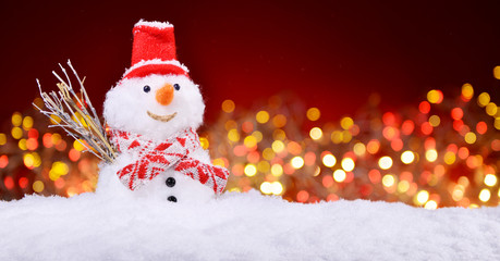 Weihnachtlicher Schneemann mit Lichterkette