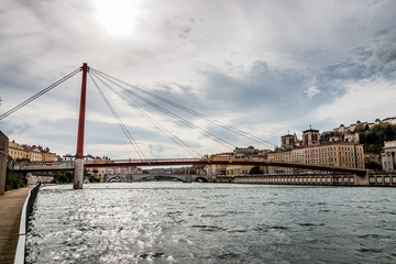 La Passerelle du Palais de Justice et la Saône à Lyon