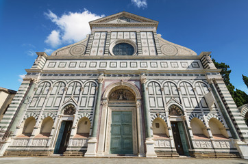 Fototapeta na wymiar facade of famous Florence cathedral, Santa Maria del Fiore. Florence, Italy.