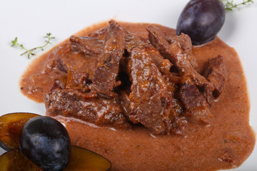 Goulash with plums and thyme