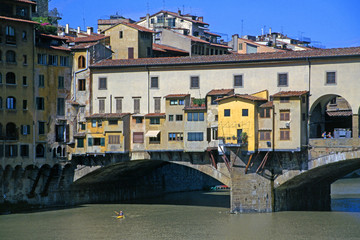 Fototapeta na wymiar ponte-vecchio n arno river