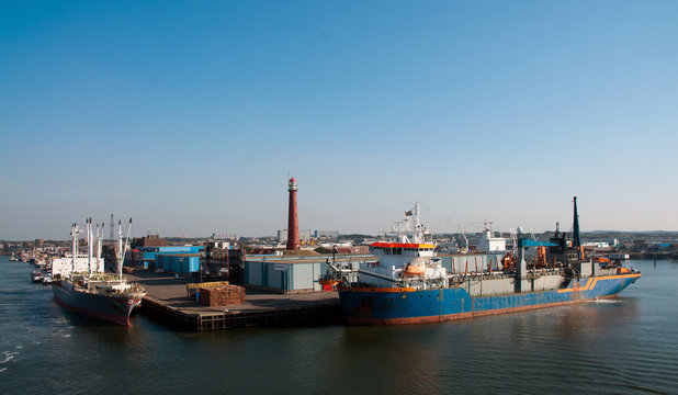 Ships with light house