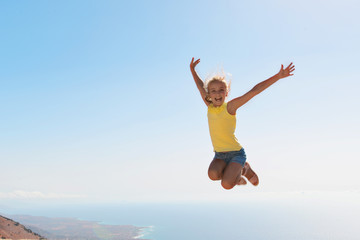 Fototapeta premium girl on top of mountain