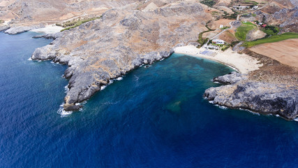 Obraz premium Beautiful view of cliffs at seashore
