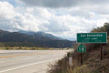 Fototapeta premium View of San Bernadino Rim of World Highway