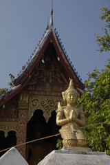 Naklejka premium gold praying apsara