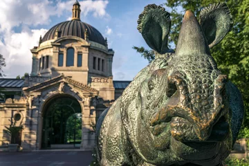 Photo sur Plexiglas Monument historique Bronx zoo center entrance.  It is the largest metropolitan zoo in the United States and among the largest in the world. Rhinoceros statue.
