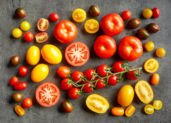 Fototapeta na wymiar various colorful tomatoes