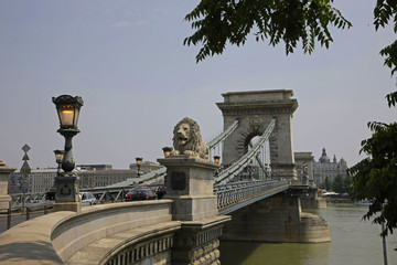 lions at bridge head