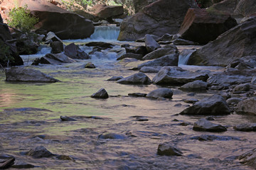 Fototapeta premium flowing river n rocks