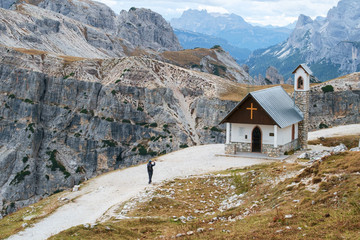 Fototapeta na wymiar Mountain chapel near Tre Cime di Lavaredo in Dolomites