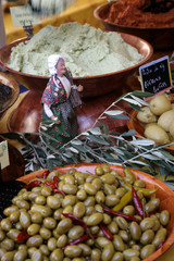 olives n figurine