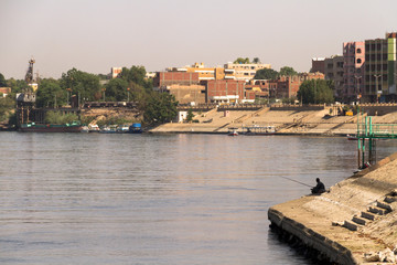 Obraz premium Man fishing in Nile river
