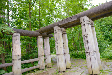 Naklejka premium Wooden gate. Entrance to the city park.