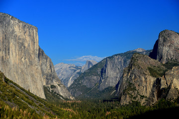 Fototapeta na wymiar Yosemite National Park Tunnel View