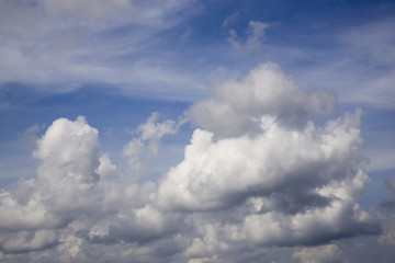 Fototapeta premium błękitne niebo i chmury