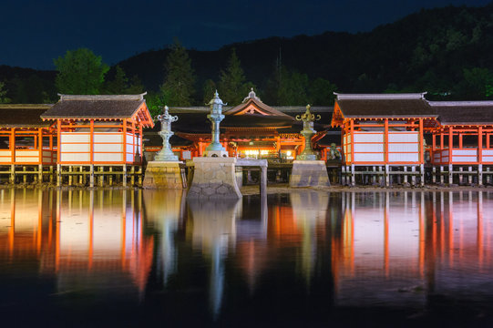 厳島神社 の画像 2 387 件の Stock 写真 ベクターおよびビデオ Adobe Stock