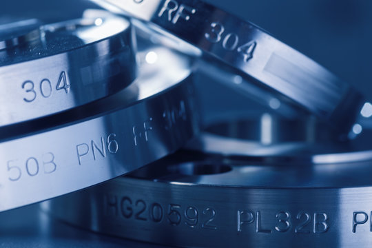 Metal flange ring