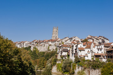 Naklejka premium Fribourg, Stadt, Altstadt, Freiburg, Kathedrale, St-Nicolas, Fluss, Sarine, Saane, Altstadthäuser, Stadtrundgang, Herbst, Schweiz
