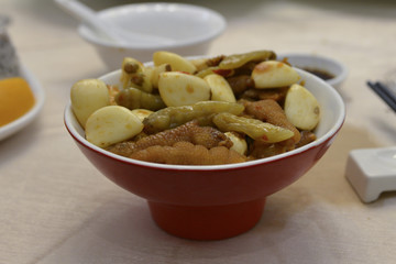 zampe di gallina in un ristorante tradizionale di cucina cinese