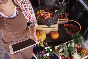 Using digital tablet as a help .