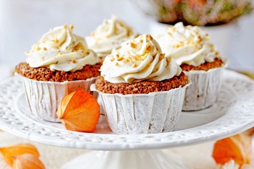 Carrot cupcakes with cream