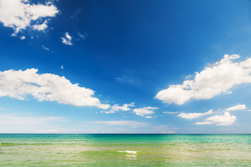 Fototapeta na wymiar Beautiful sea and blue sky with clouds.