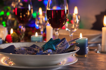 Table settings on the Christmas table