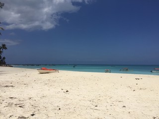 Fototapeta na wymiar Fischerboot Schiff Beach Sansibar Zanzibar Tanzania