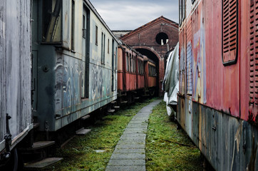 Obraz premium Rusty railcars in the station of Turin Ponte Mosca (Italy), repair workshop for old trains