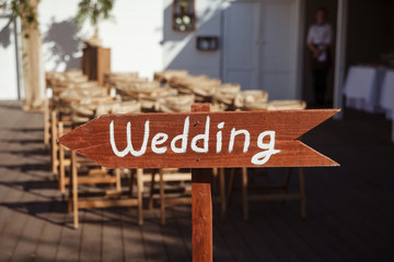 Beautiful outdoor wedding ceremony arrow sign - 124975191