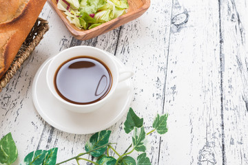 朝食 コーヒーとパン