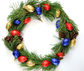 Fototapeta premium Christmas wreath made of fir branches and cones of chocolate