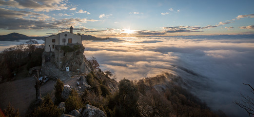 Amanecer sobre la niebla, Bellmunt, Catalunya