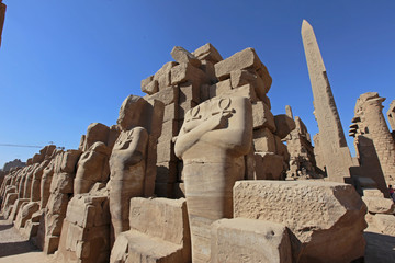 statues n obelisk