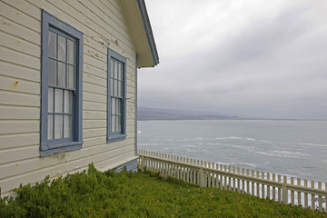 Fototapeta na wymiar house picket fence n ocean