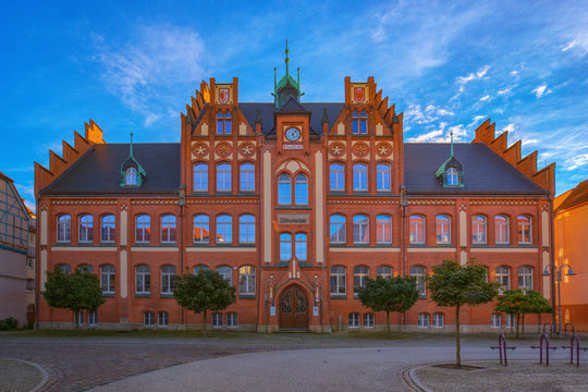 Kunsthaus Salzwedel / Das Kunsthaus Salzwedel (Altmark, Sachsen-Anhalt, 10.10.2016) befindet sich im Gebäude einer ehem. Mädchenschule, es ist ein Ort für Veranstaltungen, Ausstellungen und Konzerte. 