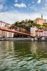 Obraz premium La Passerelle de l'Homme de Roche sur la Saône à Lyon