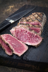 Barbecue Aged Point Steak auf verkohlten Holz